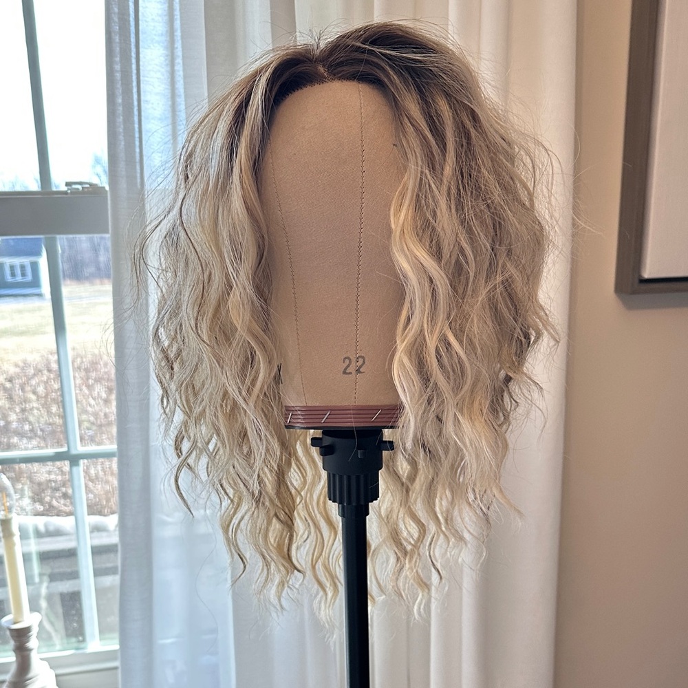 Chelsey Smith Crowns Dolce Blonde w Lowlights Petite